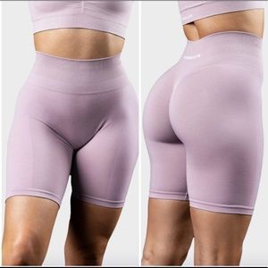 Alphalete Amplify Biker Shorts in Viola